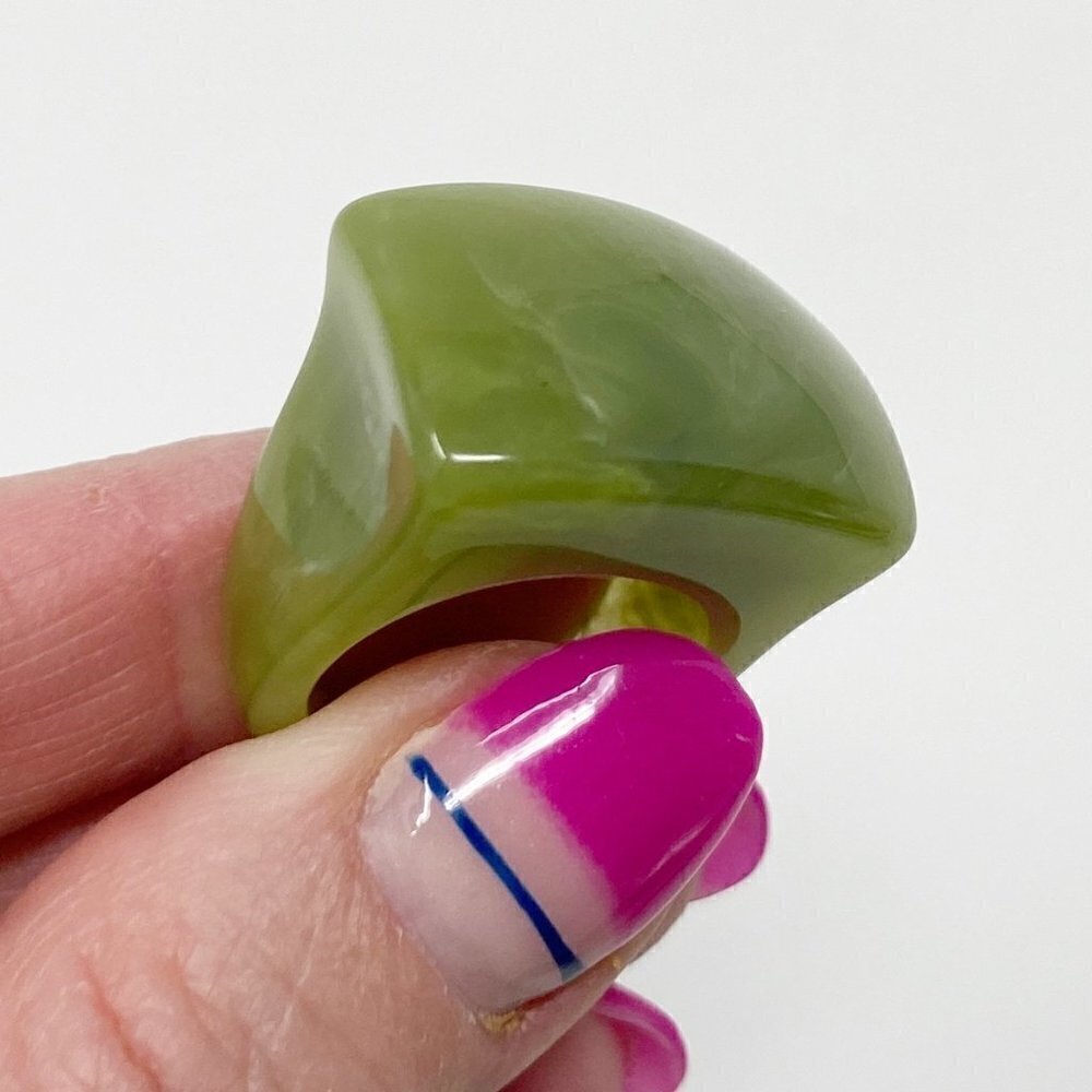Olive Green Chunky Acrylic Ring Statement Size 6 - Picture 4 of 7